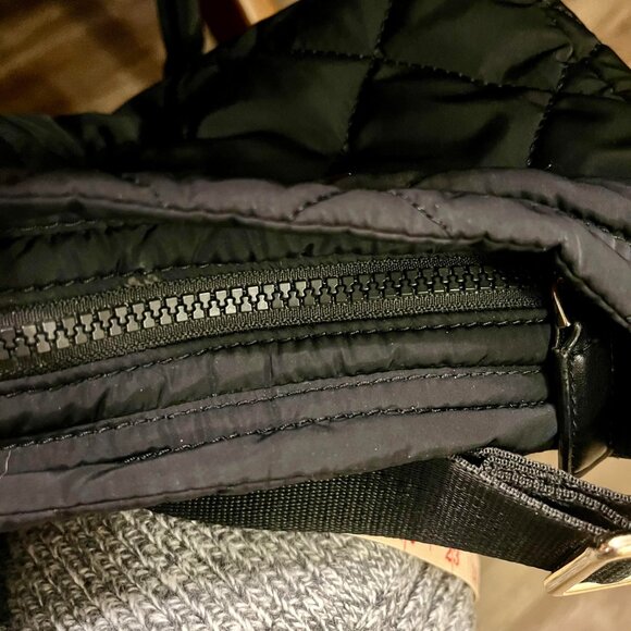 Marc Jacobs Quilted Nylon Crossbody Bag In Black Small Light Smudge On Zipper - Picture 4 of 4